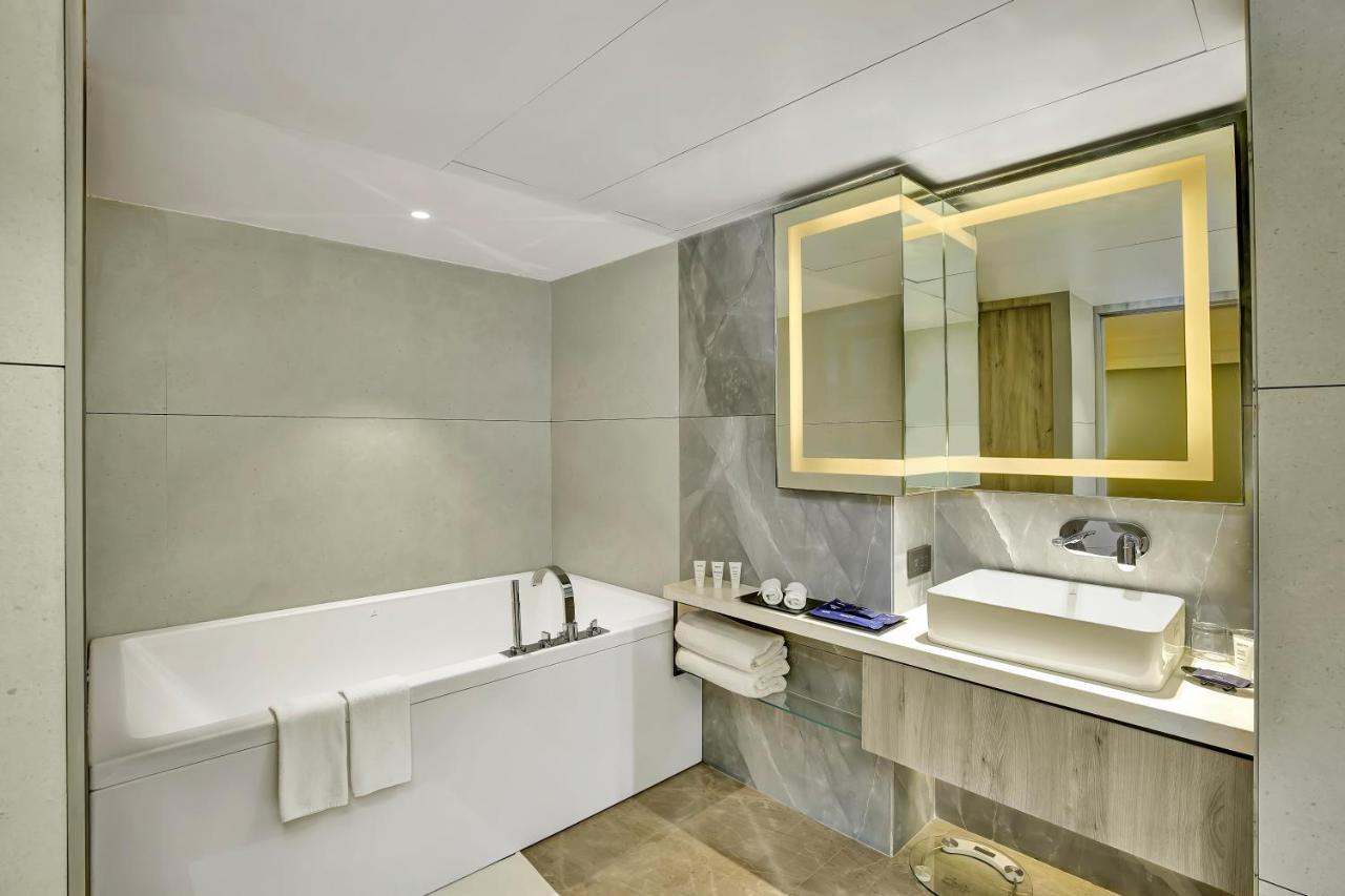 Park Inn By Radisson Сурат Экстерьер фото