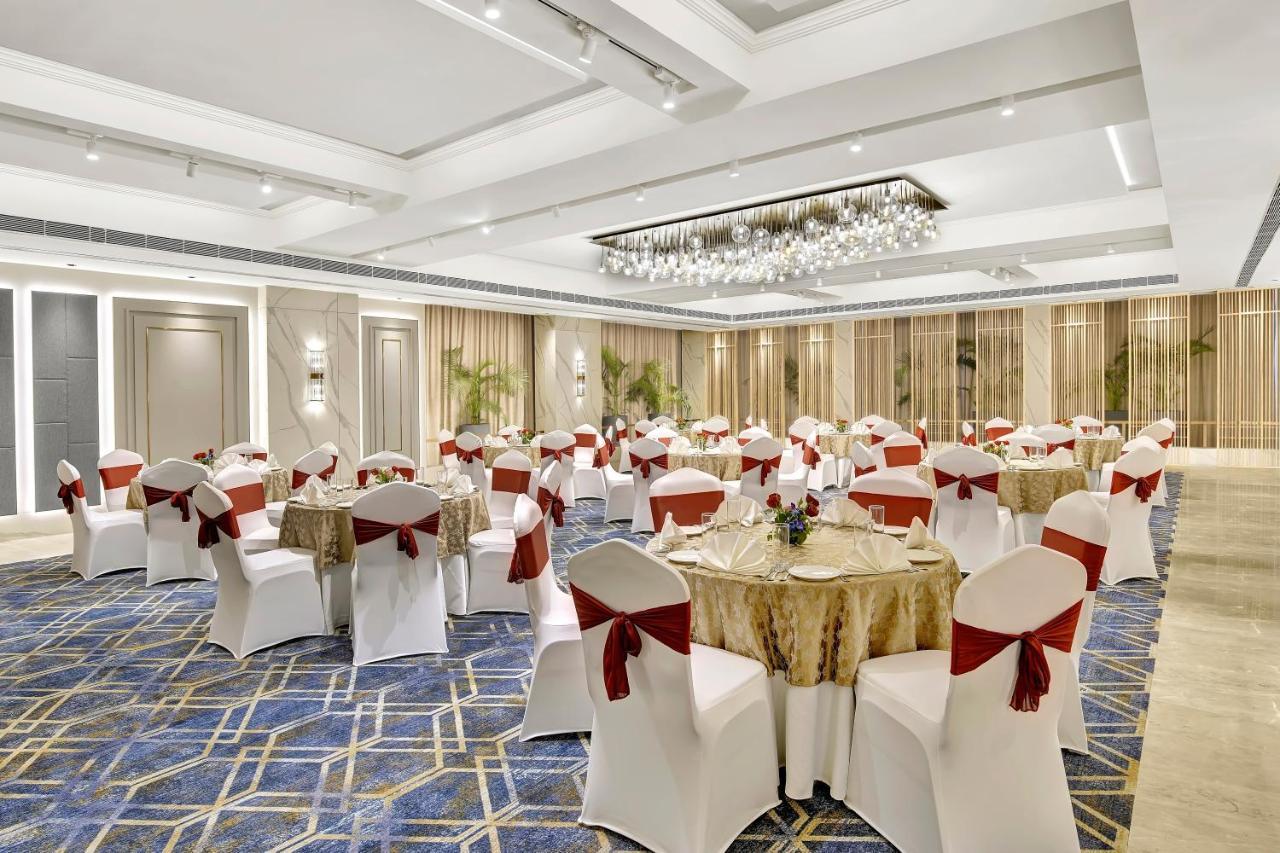 Park Inn By Radisson Сурат Экстерьер фото