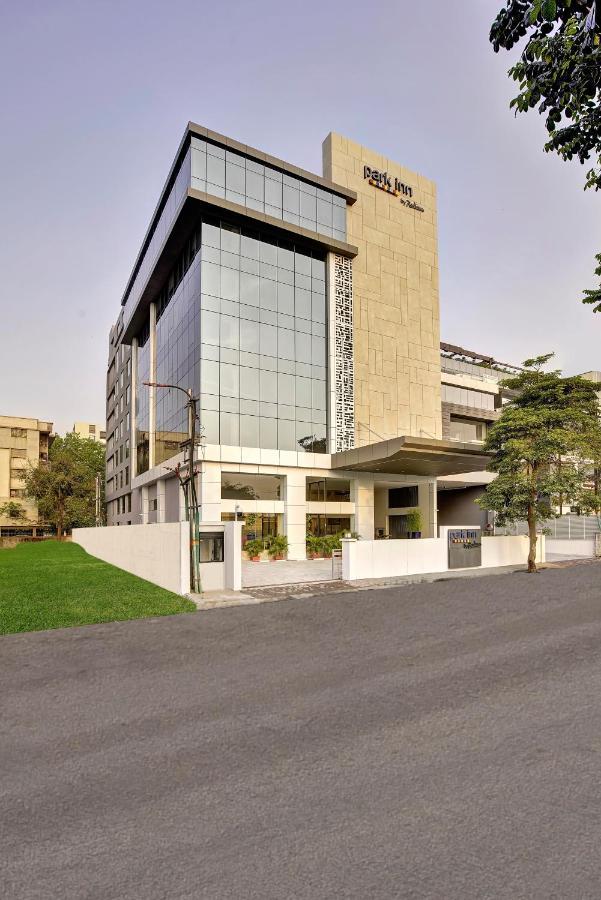 Park Inn By Radisson Сурат Экстерьер фото