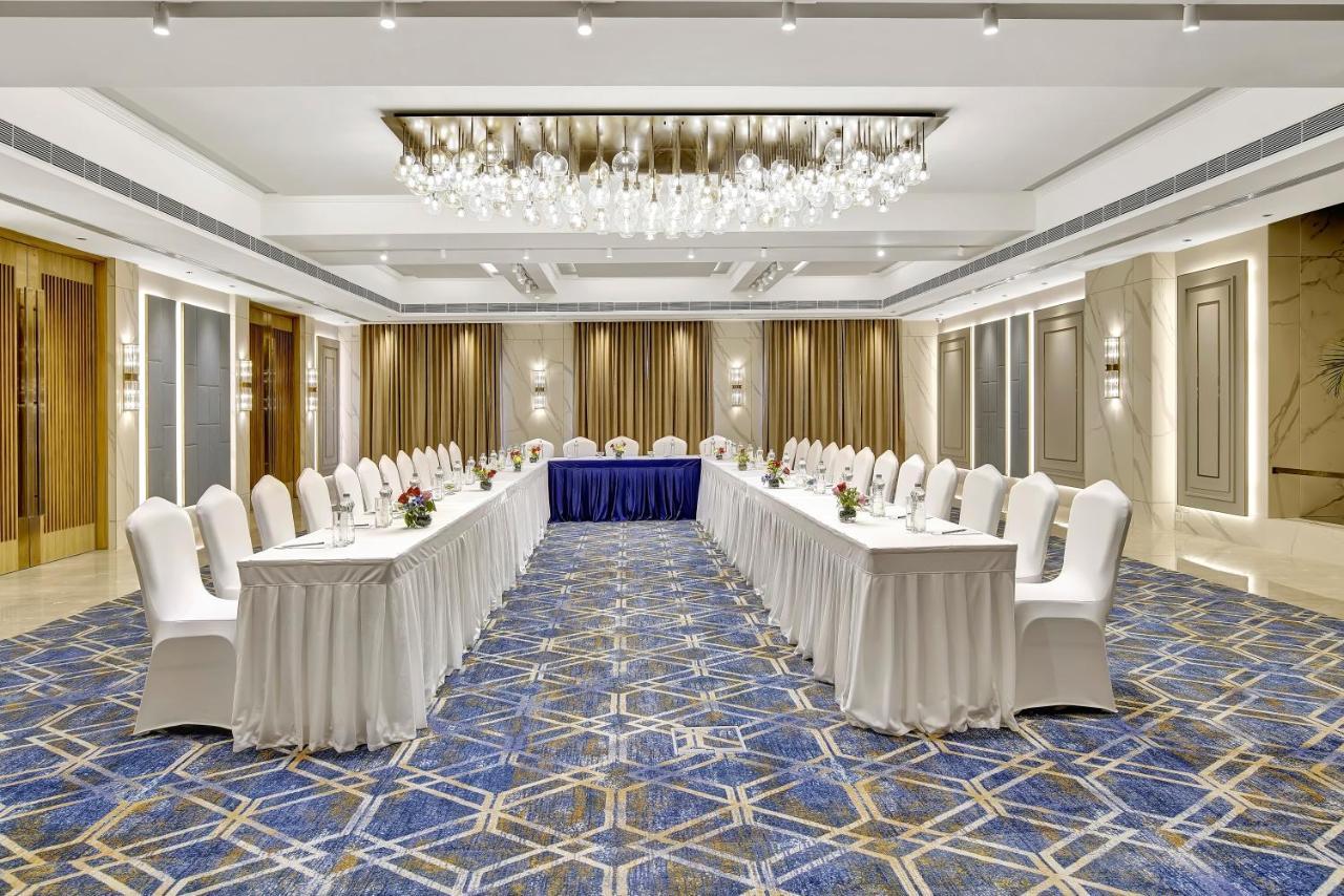 Park Inn By Radisson Сурат Экстерьер фото
