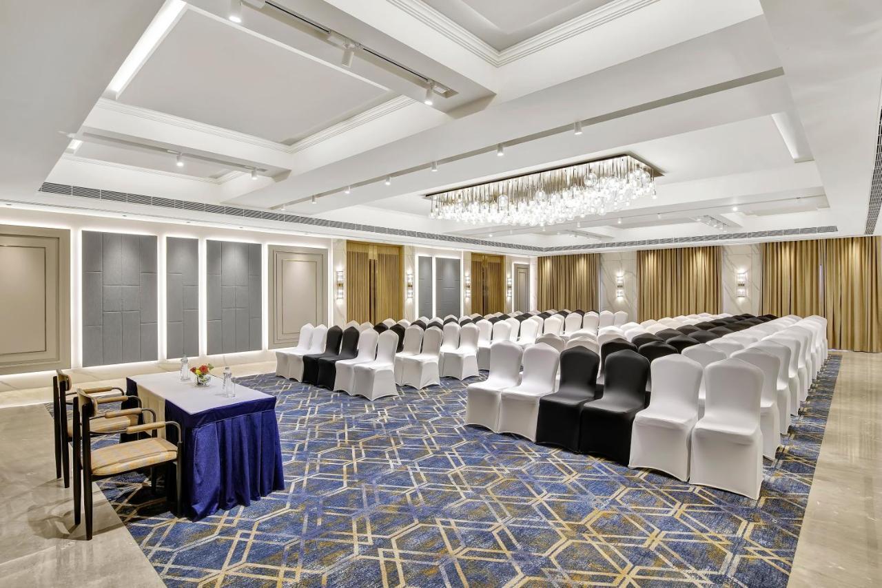 Park Inn By Radisson Сурат Экстерьер фото