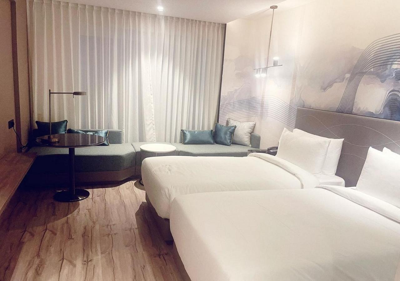 Park Inn By Radisson Сурат Экстерьер фото